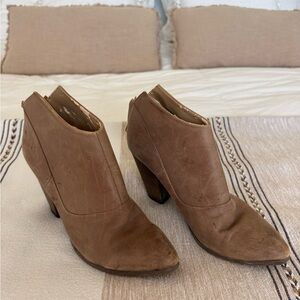 Treasure & Bond Women's Brown Suede Ankle Booties
